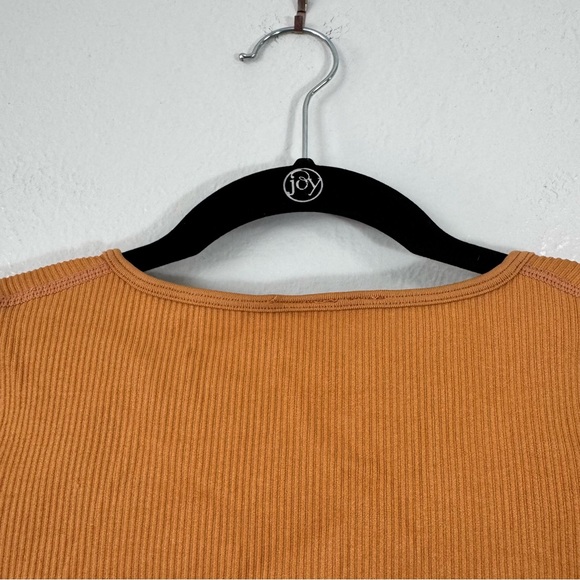 Bo+Tee Game On Ribbed Crop Top - Picture 7 of 10